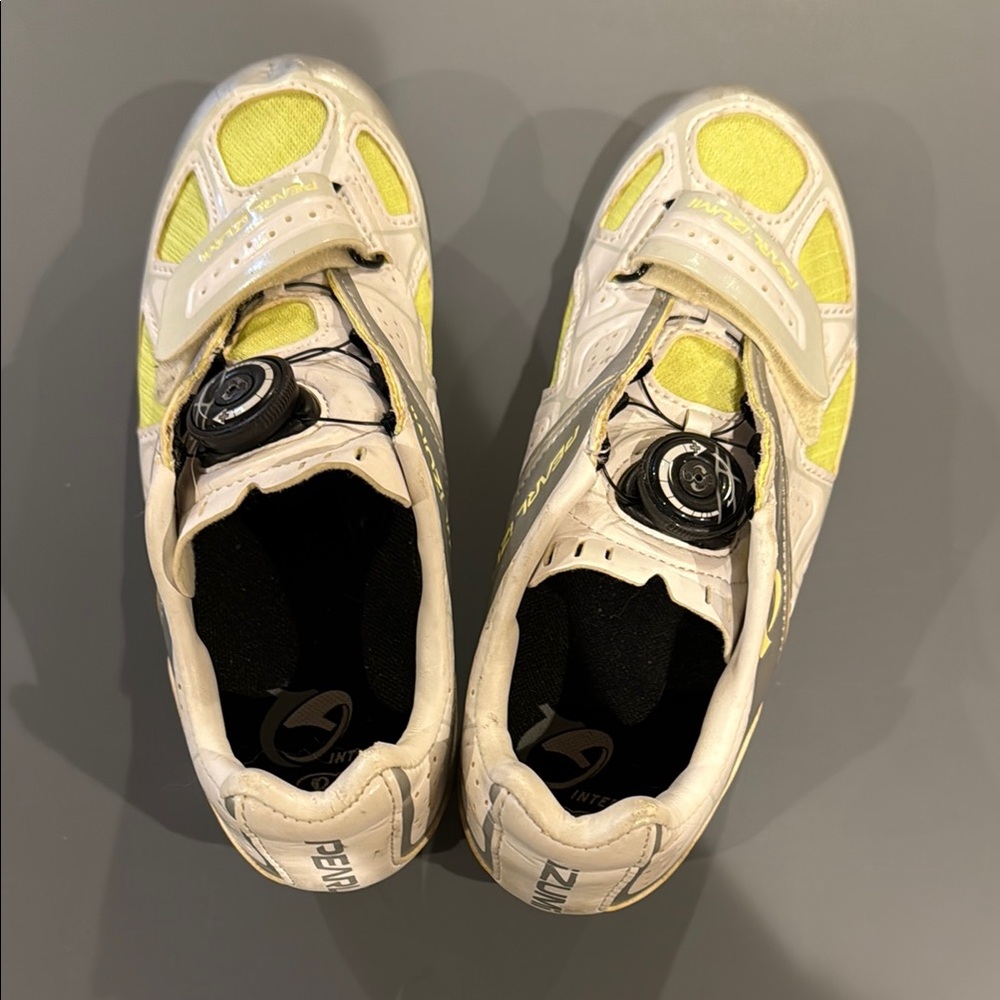 Women vs kids bike (click in) Shoes - pearl Izumi, size 36.5/5.5